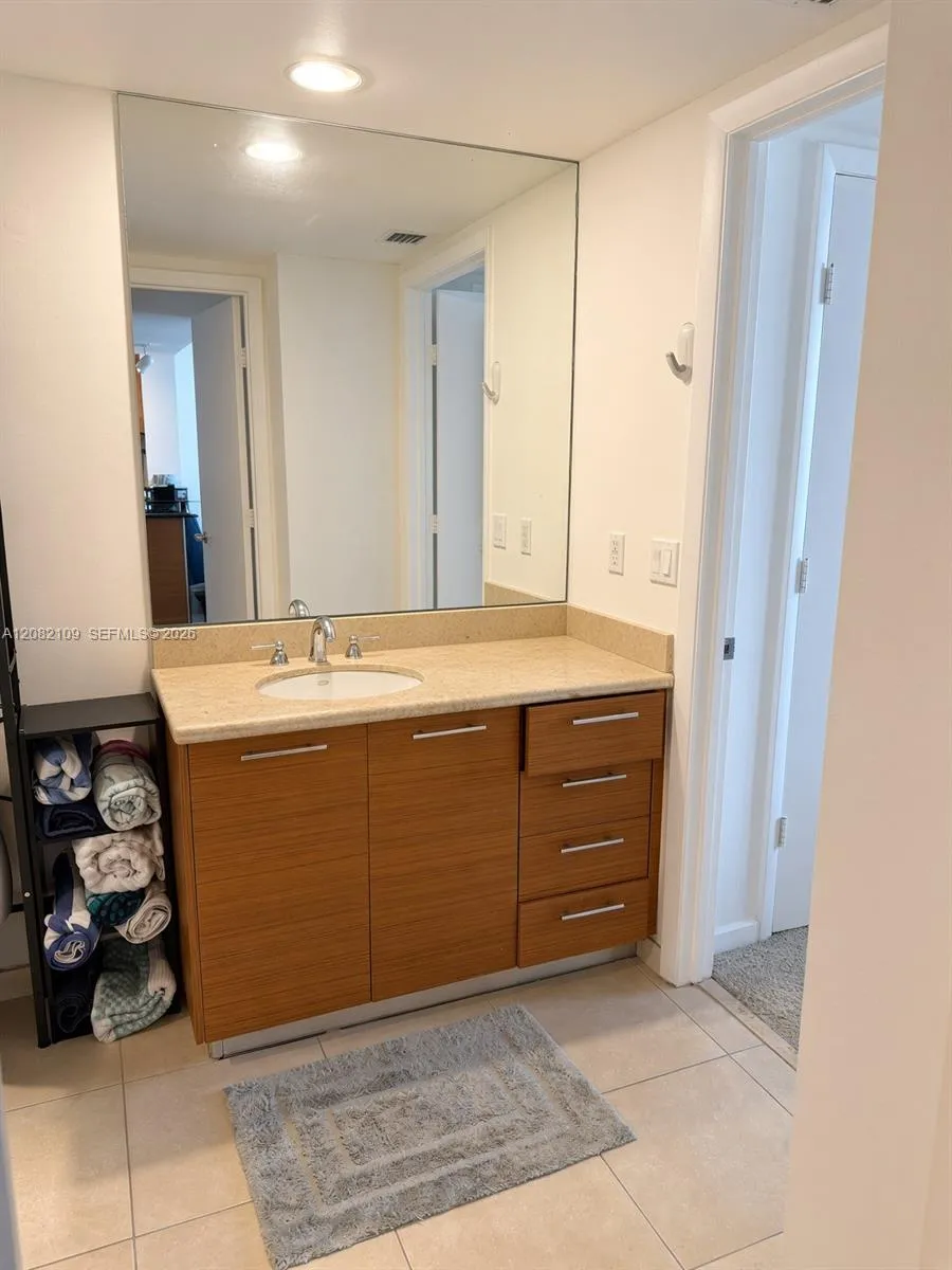 50 Biscayne Blvd #3205 Miami, FL 33132