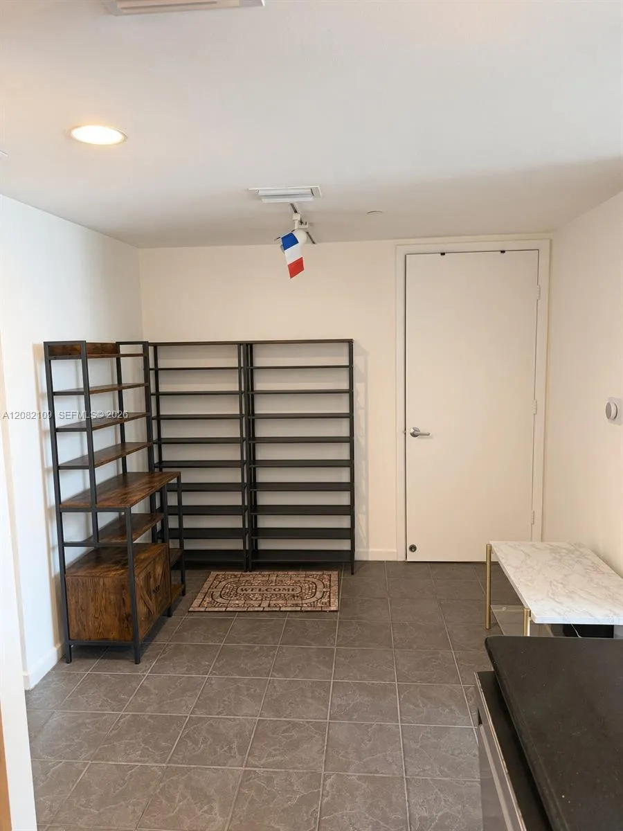 50 Biscayne Blvd #3205 Miami, FL 33132