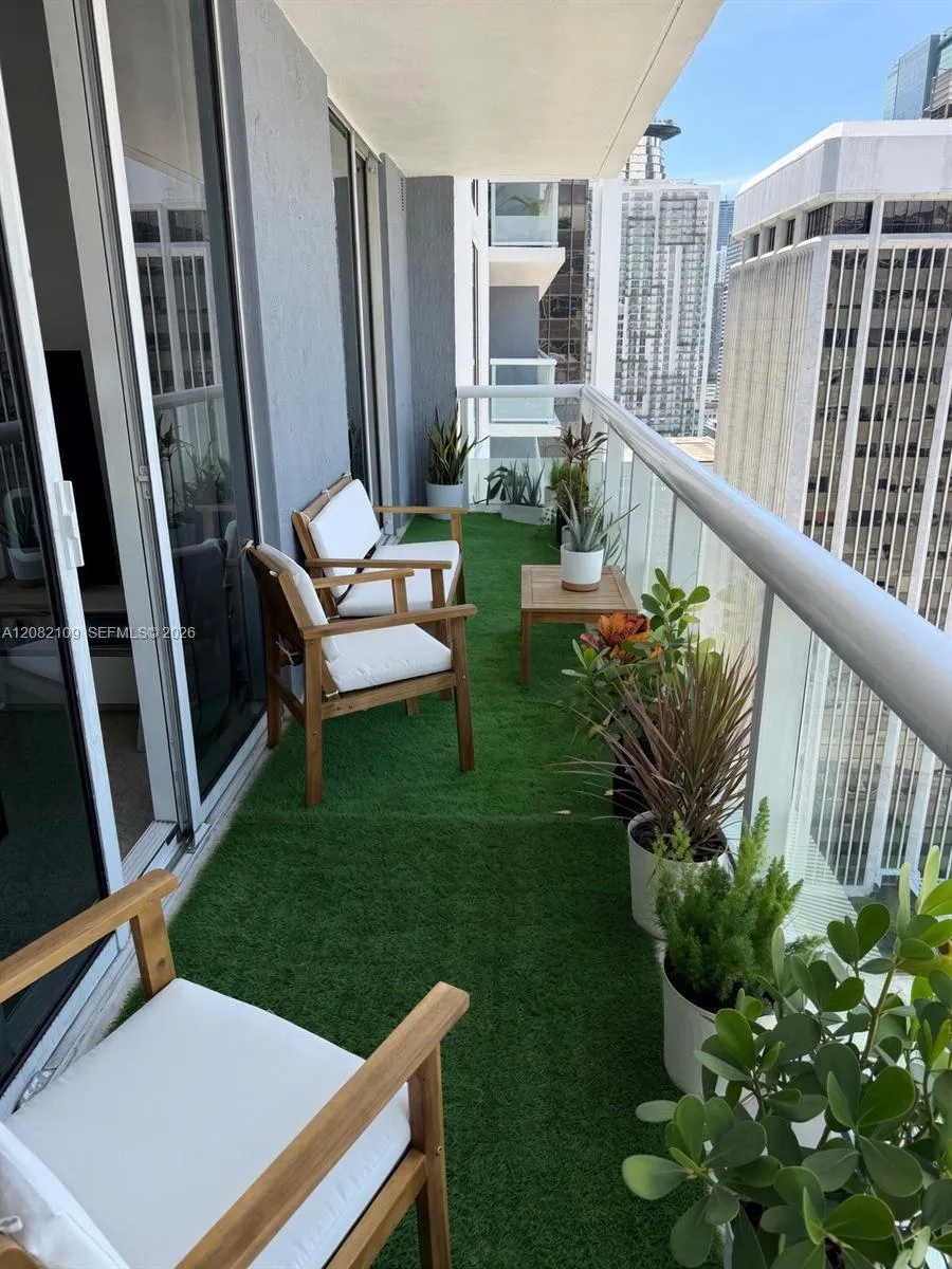 50 Biscayne Blvd #3205 Miami, FL 33132