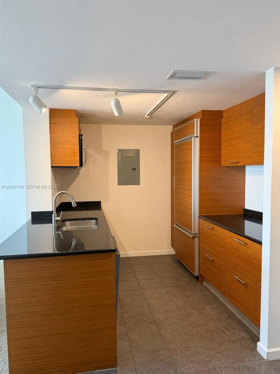 50 Biscayne Blvd #3205 Miami, FL 33132