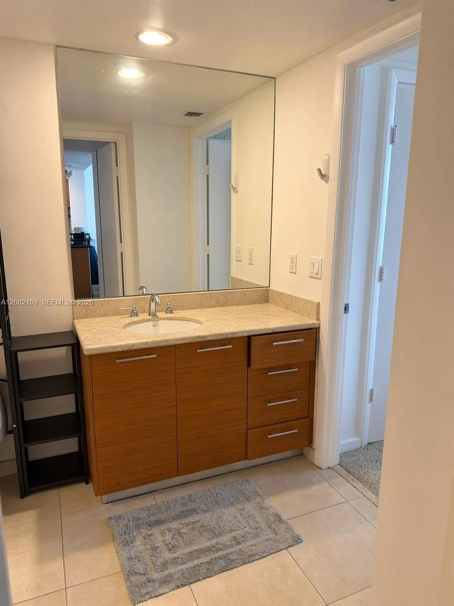 50 Biscayne Blvd #3205 Miami, FL 33132
