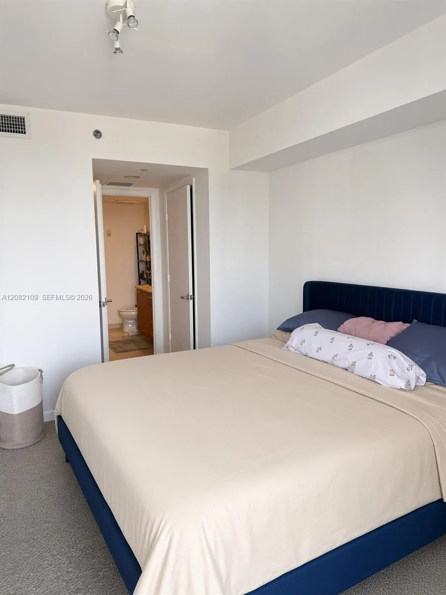 50 Biscayne Blvd #3205 Miami, FL 33132