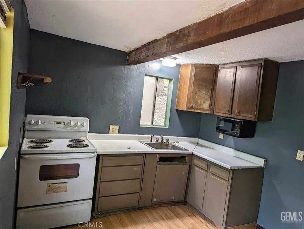 10521 Pine Drive Wofford Heights, CA 93285
