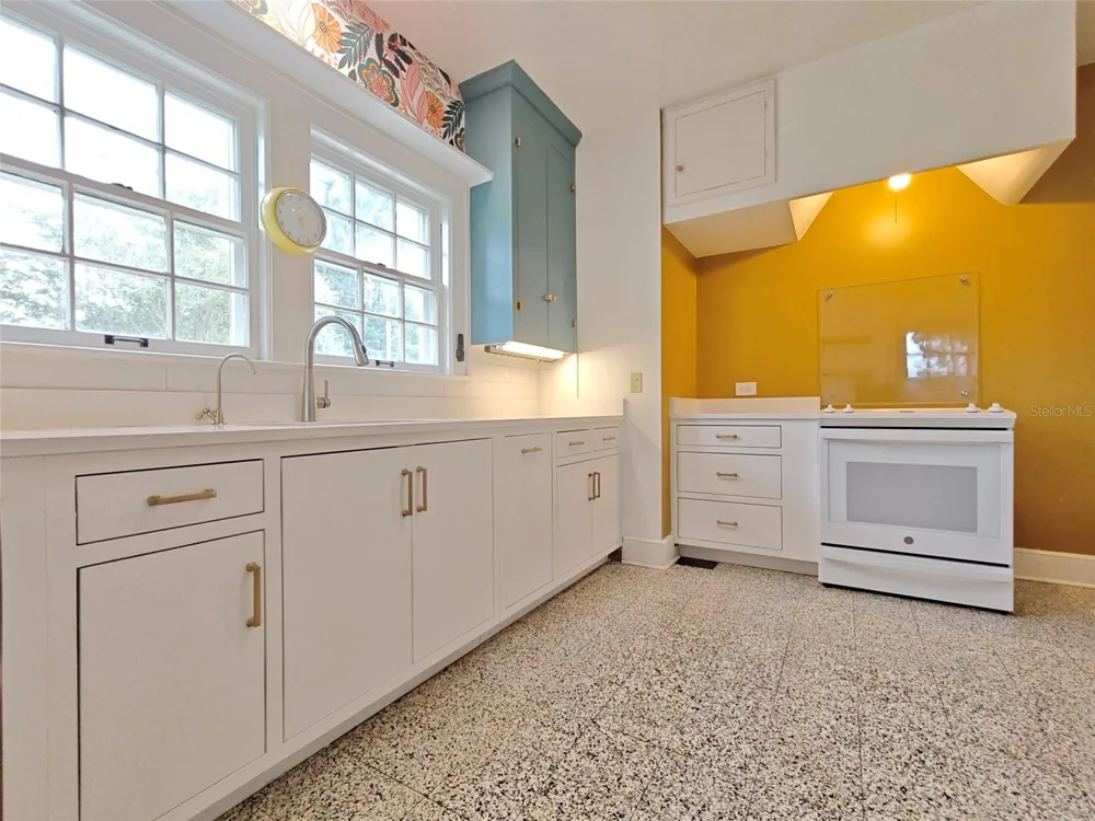 1326 NW 10TH AVENUE Gainesville, FL 32605