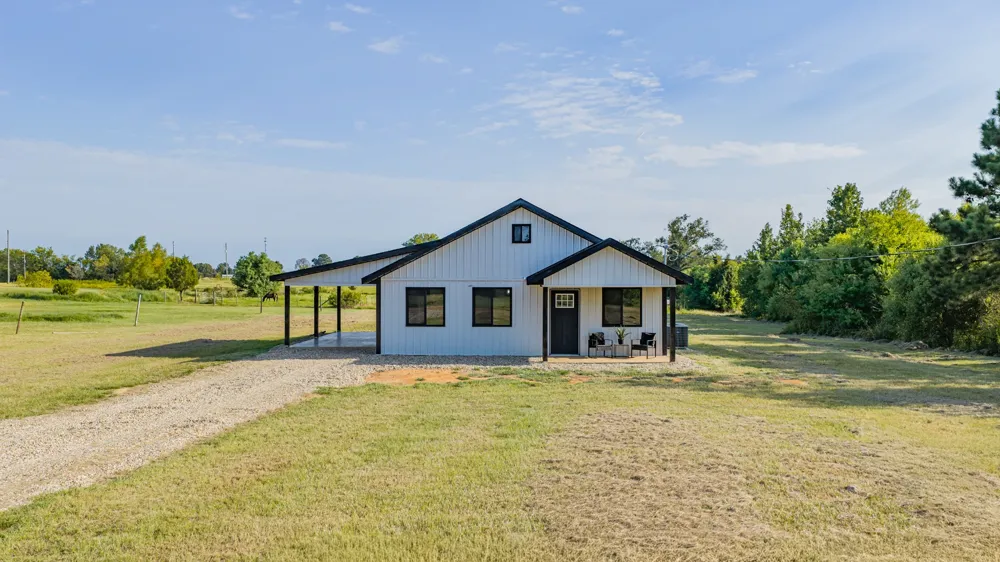 104 Private Road 33091 Omaha, TX 75571