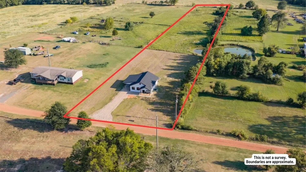 104 Private Road 33091 Omaha, TX 75571