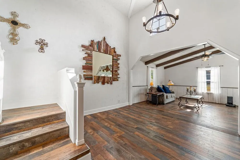 267 Angel Drive Lakehills, TX 78063