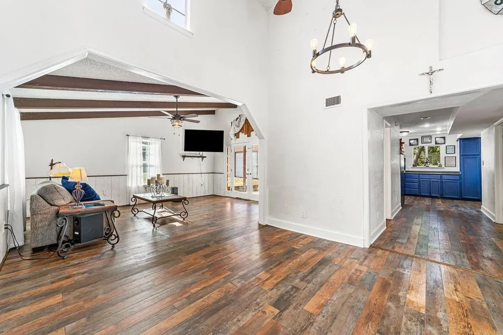 267 Angel Drive Lakehills, TX 78063