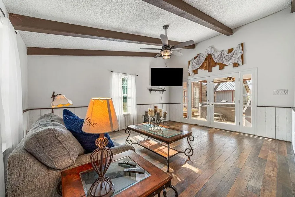 267 Angel Drive Lakehills, TX 78063