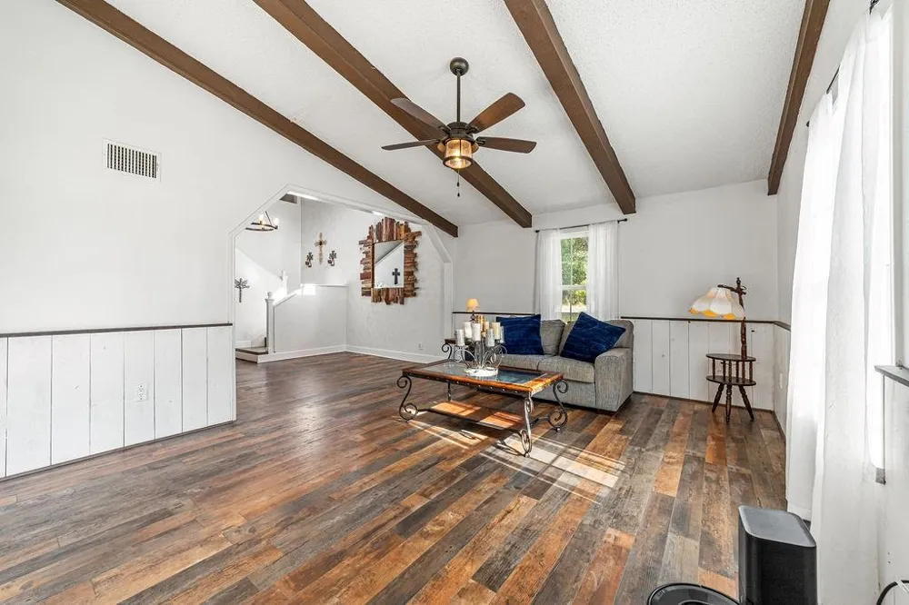 267 Angel Drive Lakehills, TX 78063