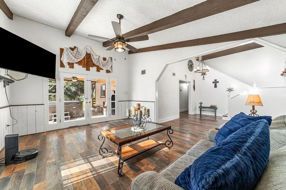 267 Angel Drive Lakehills, TX 78063