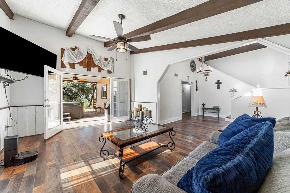 267 Angel Drive Lakehills, TX 78063