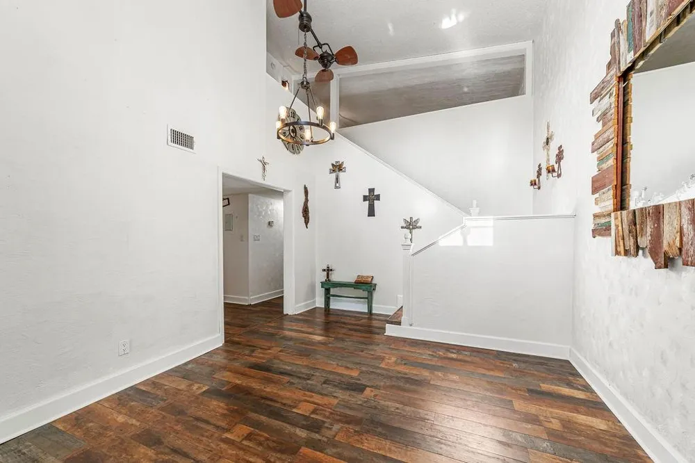267 Angel Drive Lakehills, TX 78063