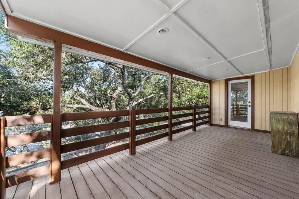 267 Angel Drive Lakehills, TX 78063