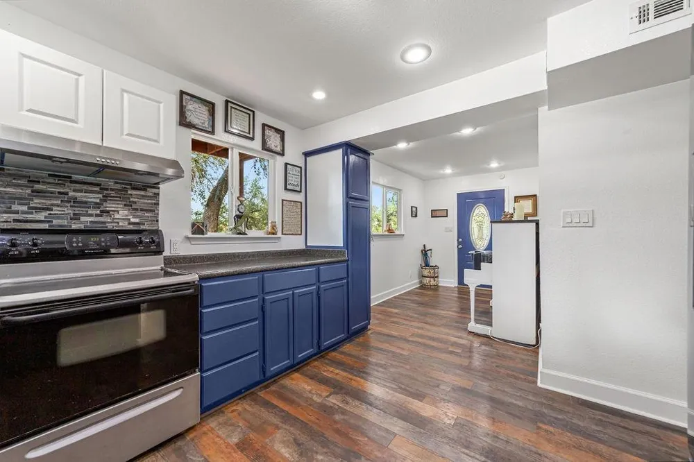 267 Angel Drive Lakehills, TX 78063