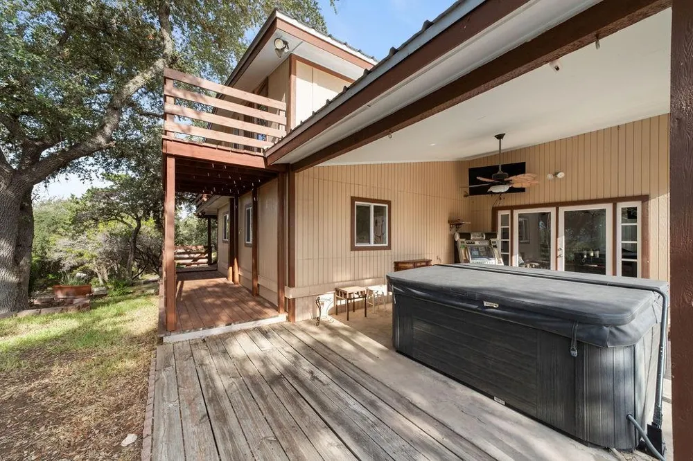 267 Angel Drive Lakehills, TX 78063