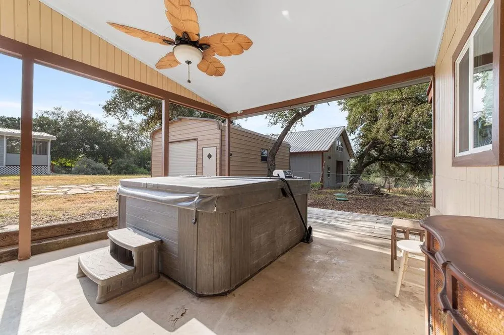 267 Angel Drive Lakehills, TX 78063