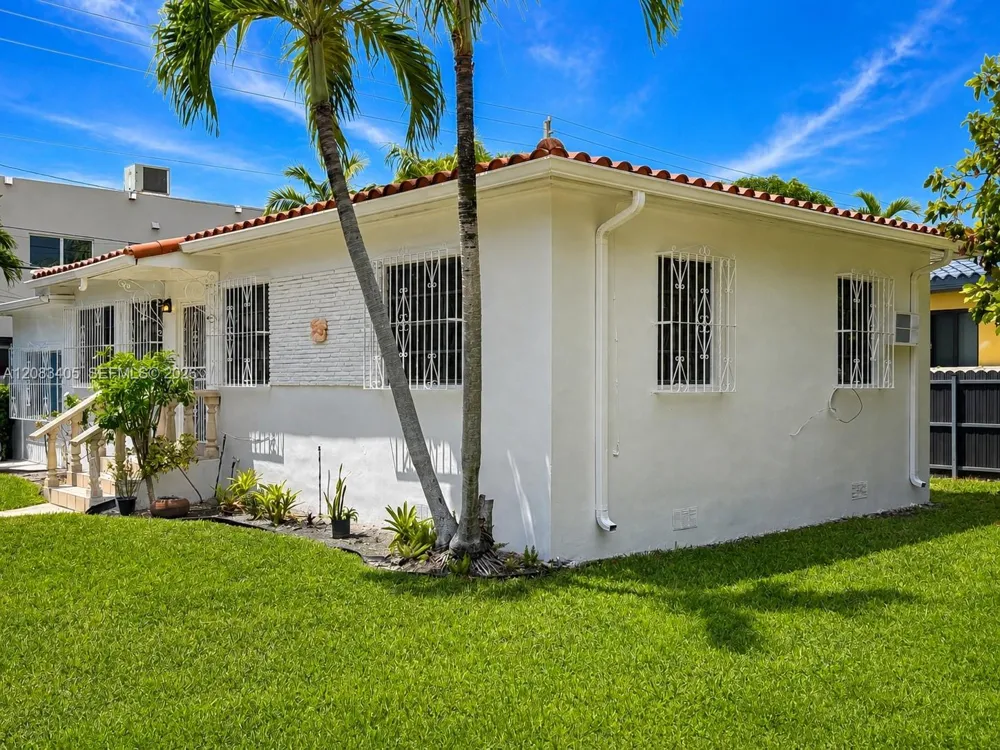 700 SW 51st Ave #. Miami, FL 33134
