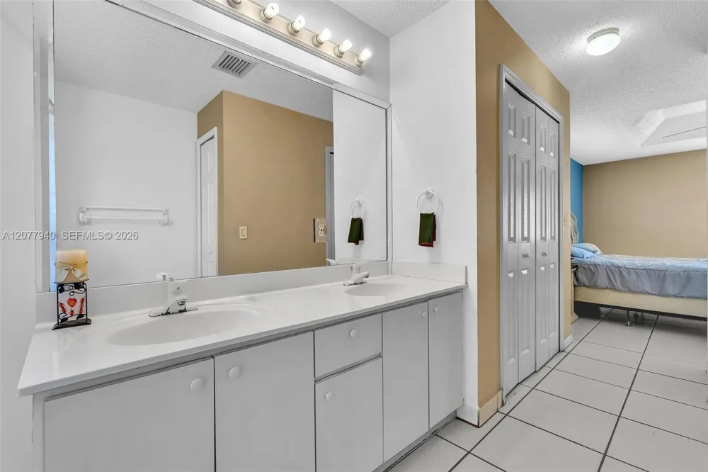 13949 Forest Oak Cir Davie, FL 33325