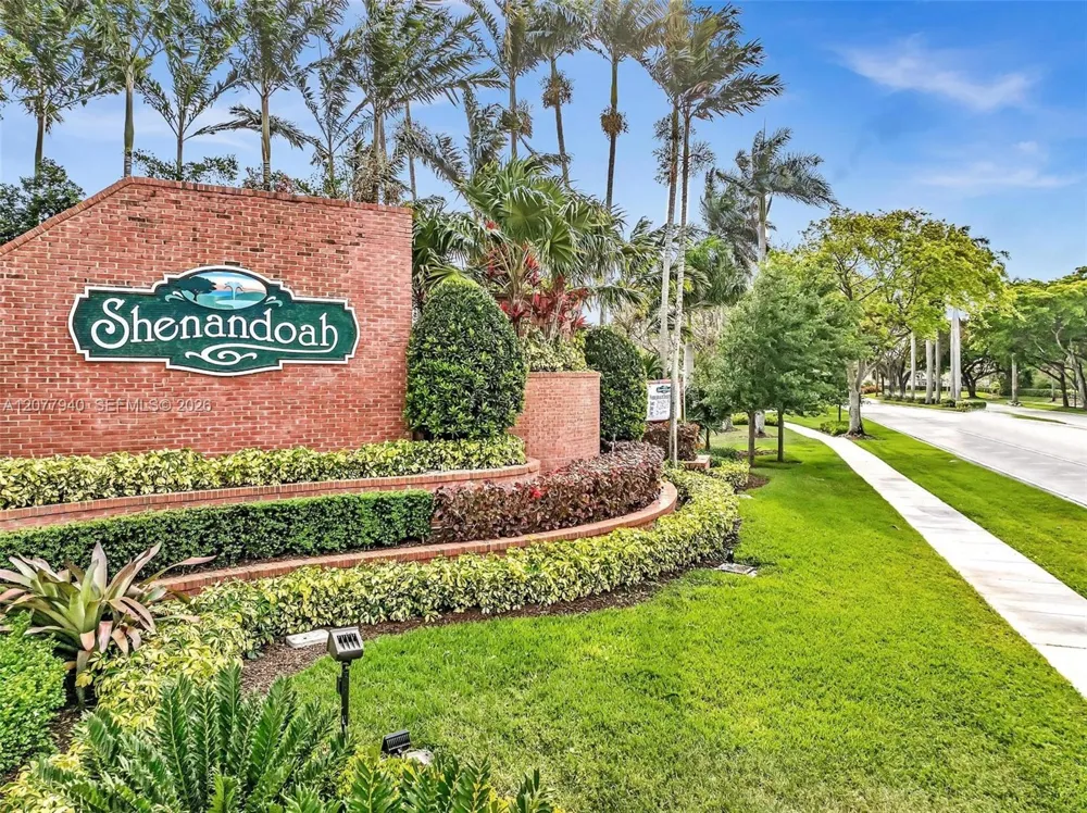 13949 Forest Oak Cir Davie, FL 33325