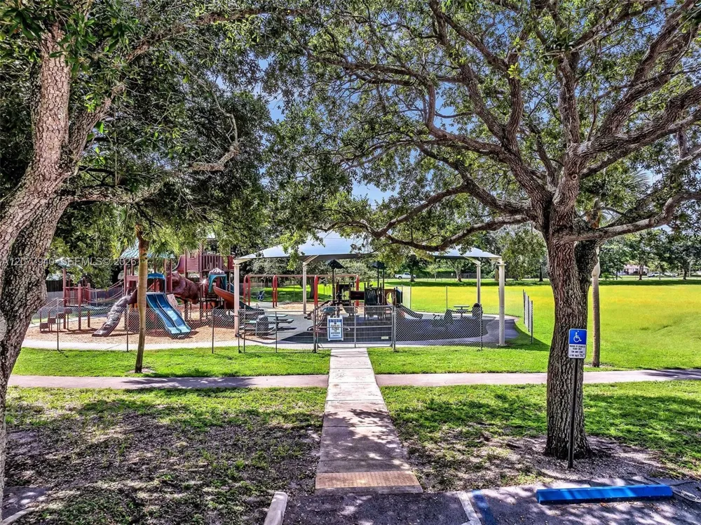 13949 Forest Oak Cir Davie, FL 33325