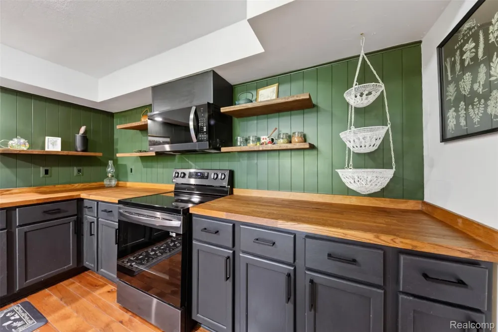 3390 Dexter Trail Stockbridge Township, MI 49285