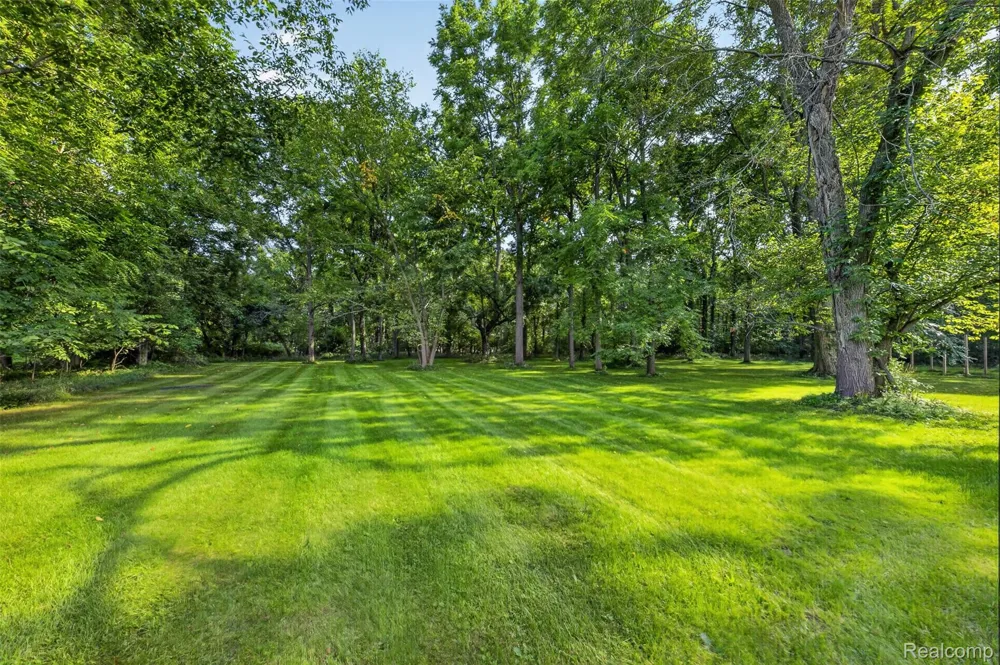 3390 Dexter Trail Stockbridge Township, MI 49285