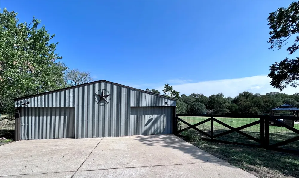504 Buckaroo Trail Buda, TX 78610