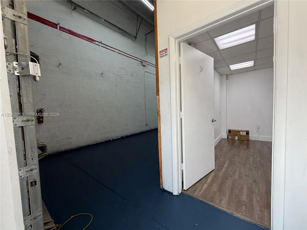 10601 NW 122nd St #8 Medley, FL 33178