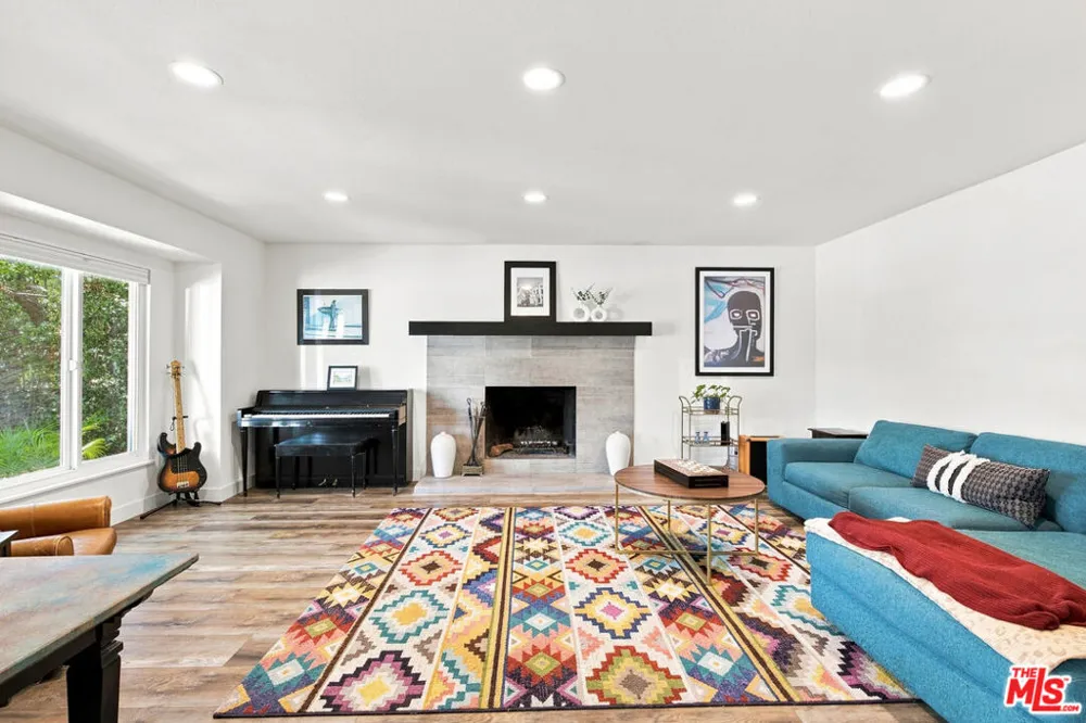 250 Lupe Avenue Newbury Park, CA 91320