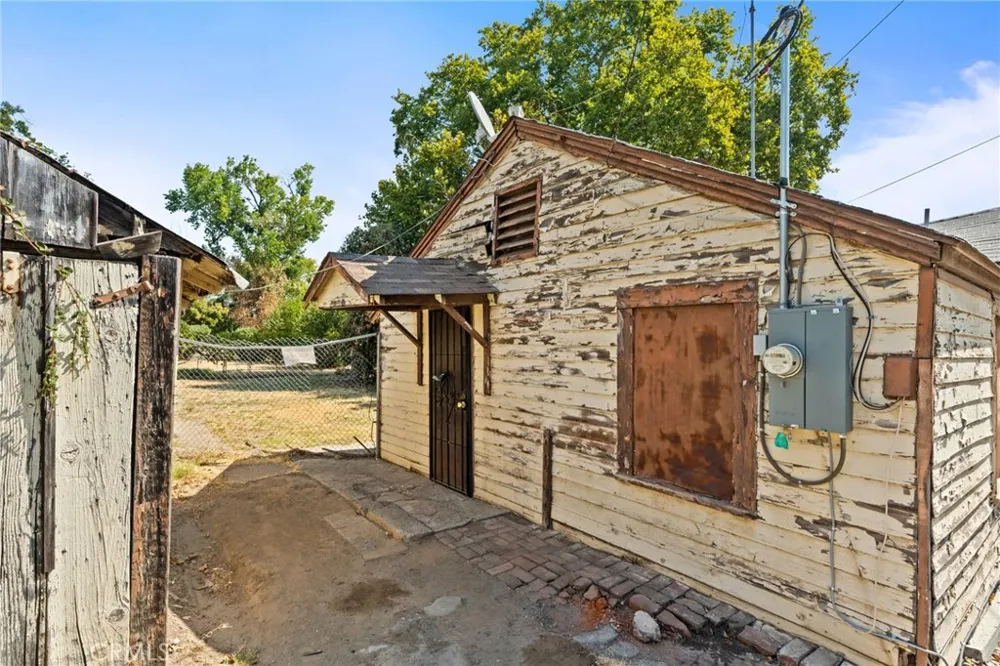 242 W 28th St Merced, CA 95340