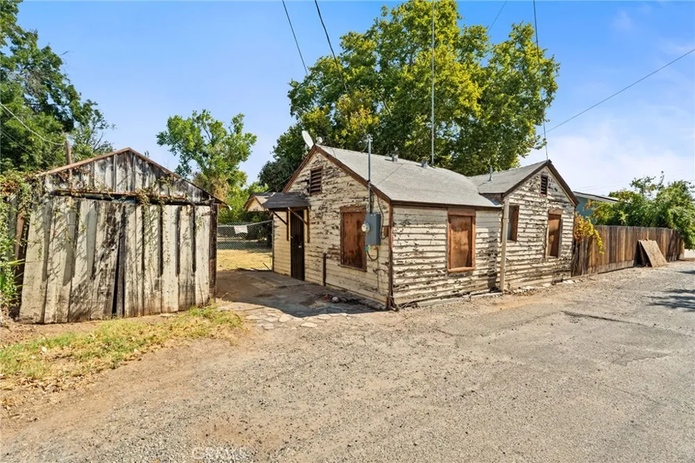 242 W 28th St Merced, CA 95340