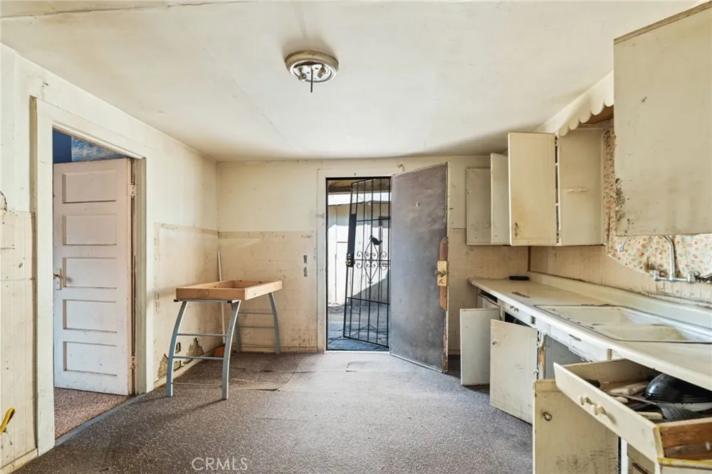 242 W 28th St Merced, CA 95340