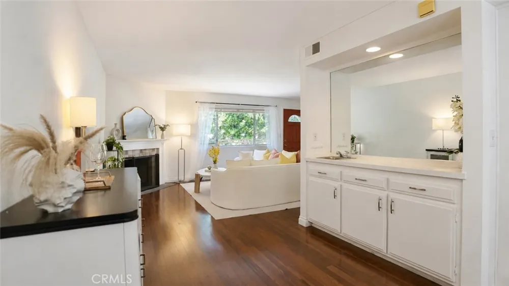 432 S Oak Knoll Avenue #4 Pasadena, CA 91101