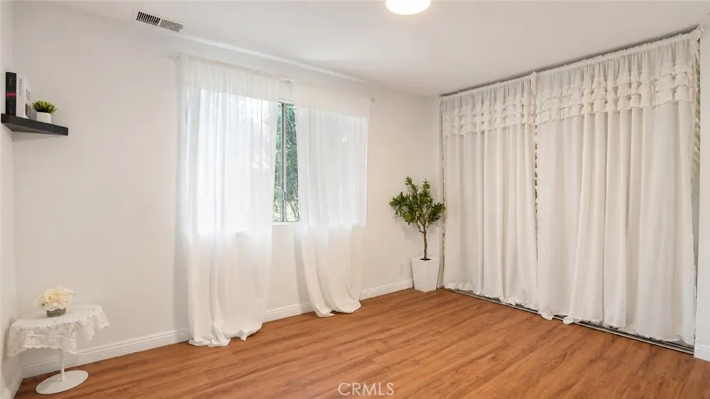 432 S Oak Knoll Avenue #4 Pasadena, CA 91101