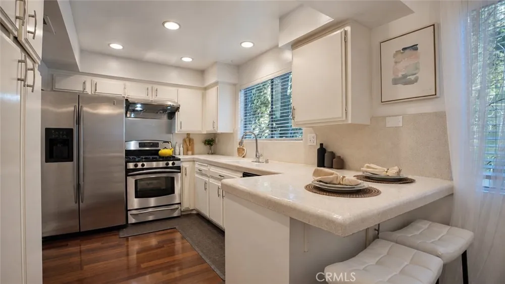 432 S Oak Knoll Avenue #4 Pasadena, CA 91101