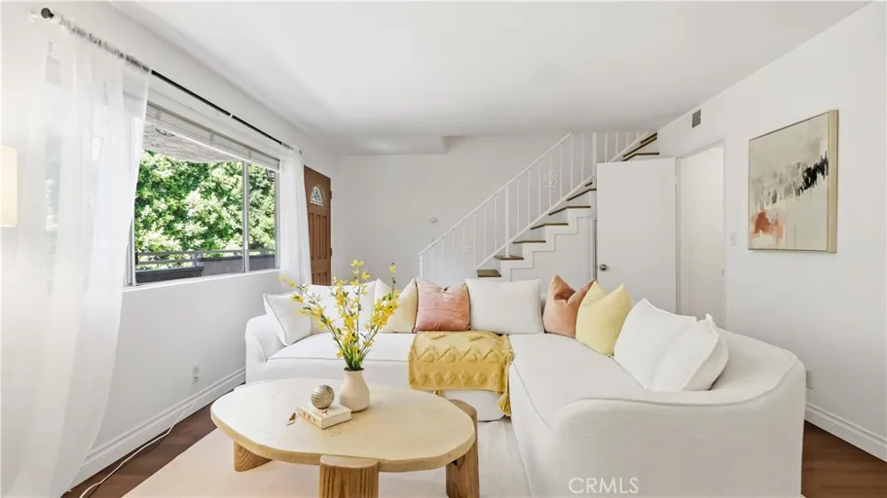 432 S Oak Knoll Avenue #4 Pasadena, CA 91101