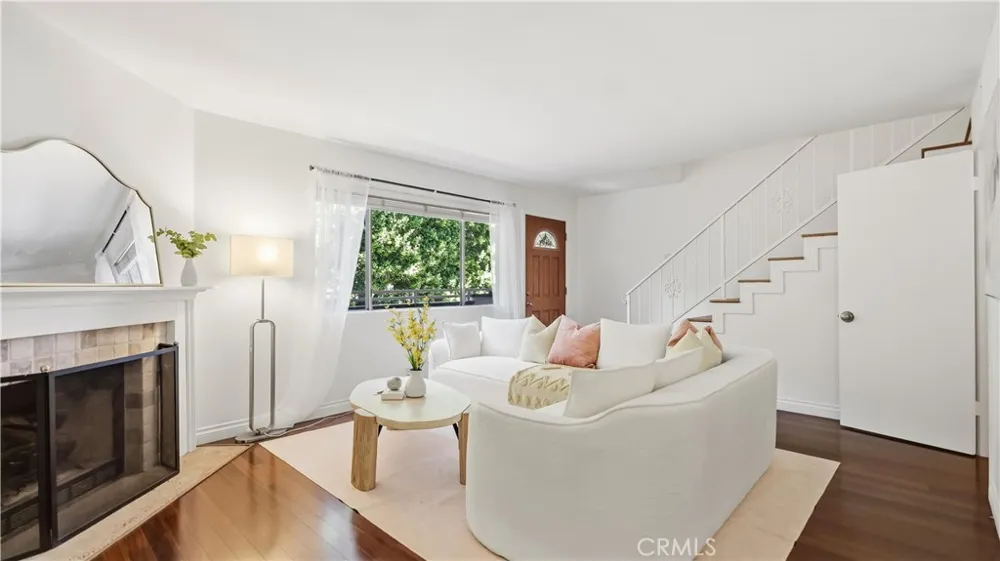 432 S Oak Knoll Avenue #4 Pasadena, CA 91101