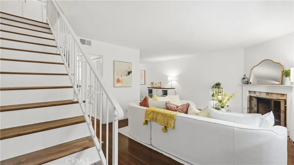 432 S Oak Knoll Avenue #4 Pasadena, CA 91101
