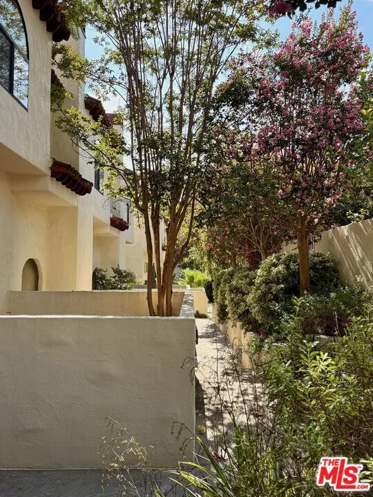 514 Garfield Avenue #B South Pasadena, CA 91030