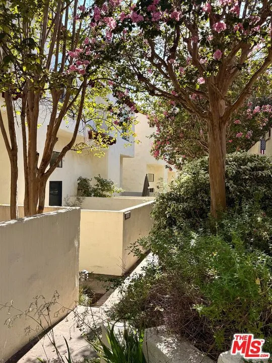 514 Garfield Avenue #B South Pasadena, CA 91030