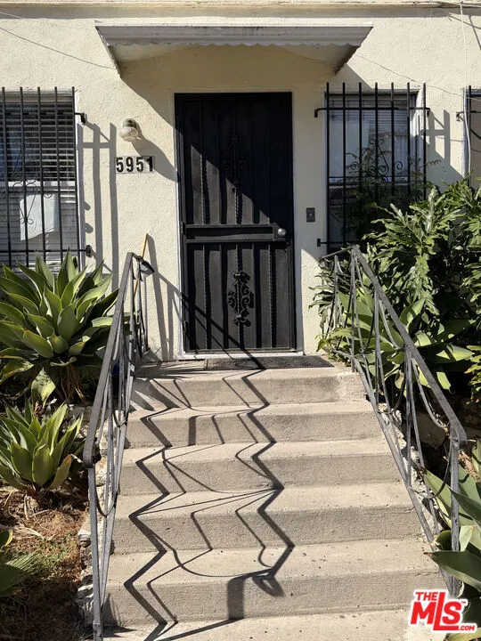 5951 Carlton Way Los Angeles, CA 90028
