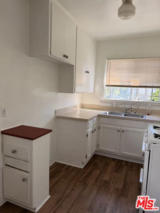 5951 Carlton Way Los Angeles, CA 90028