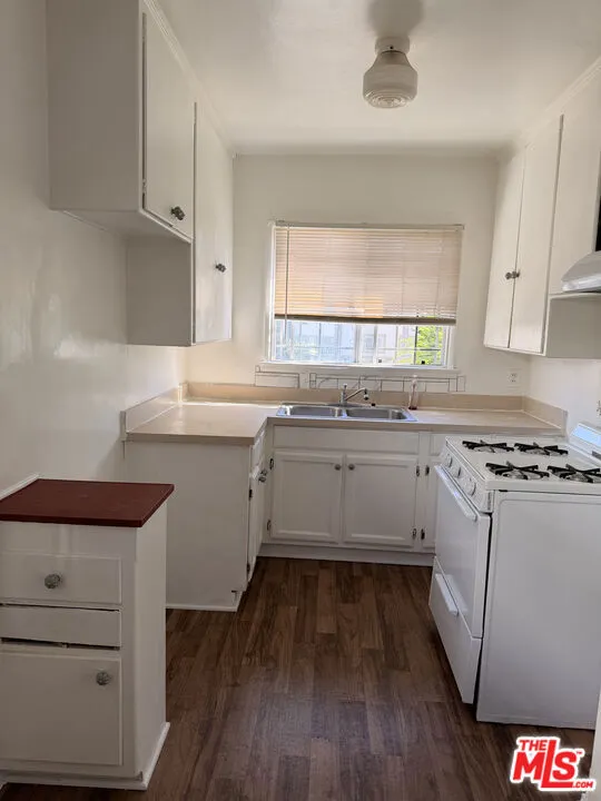 5951 Carlton Way Los Angeles, CA 90028