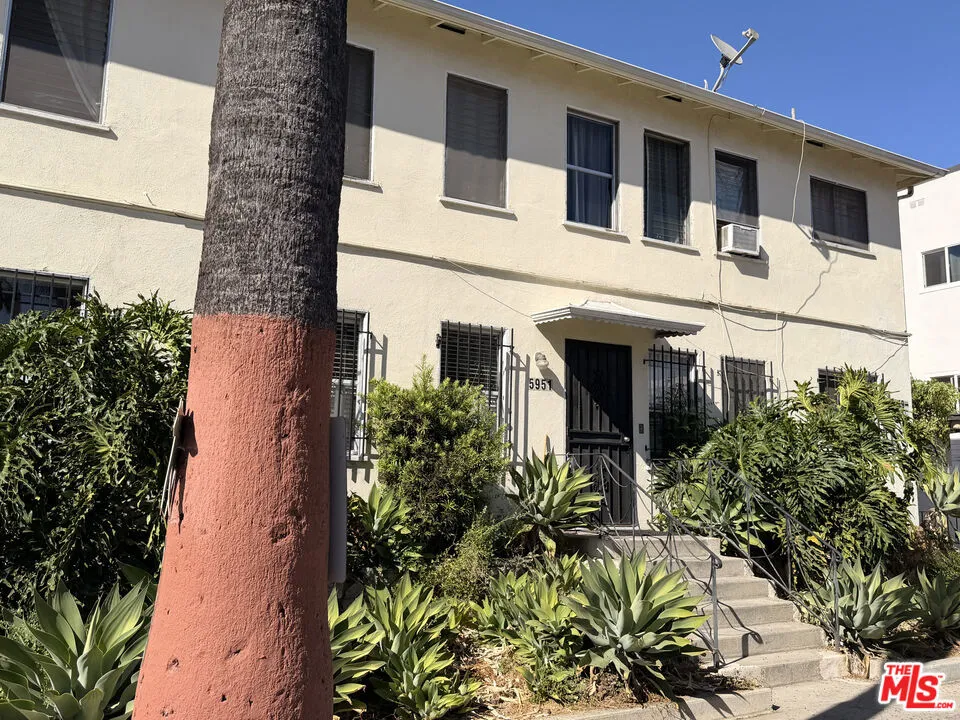 5951 Carlton Way Los Angeles, CA 90028