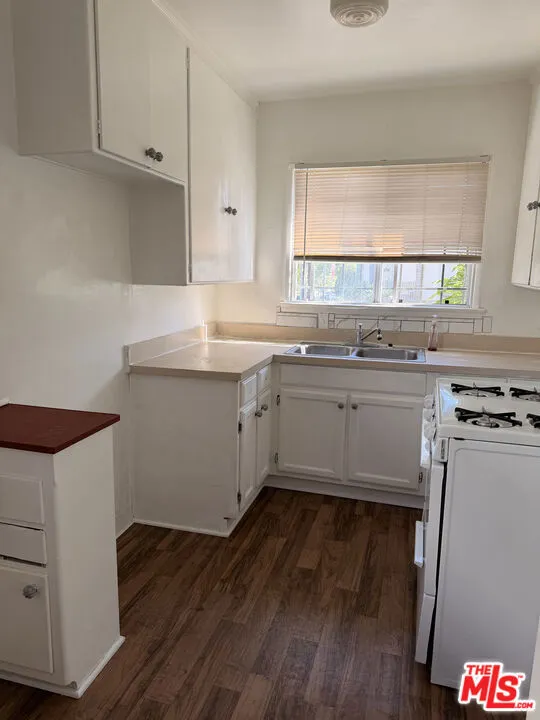 5951 Carlton Way Los Angeles, CA 90028