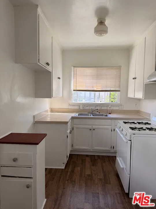 5951 Carlton Way Los Angeles, CA 90028