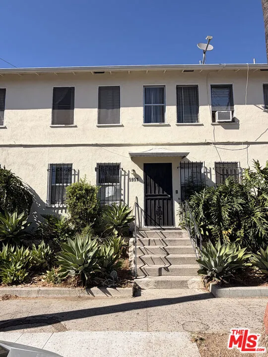 5951 Carlton Way Los Angeles, CA 90028
