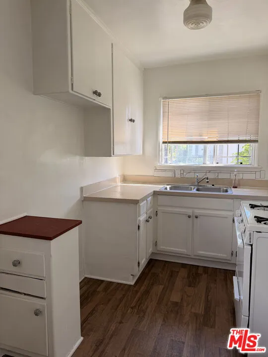 5951 Carlton Way Los Angeles, CA 90028