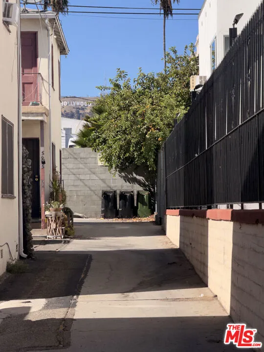 5951 Carlton Way Los Angeles, CA 90028